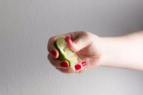 effet citron sur les ongles