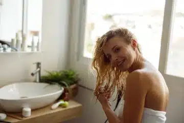femme avec des cheveux sublimes