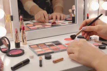 découvrez comment choisir les couleurs de maquillage qui vous mettront en valeur ! apprenez à harmoniser les teintes avec votre teint, vos yeux et votre style personnel pour un look magnifique et éclatant.