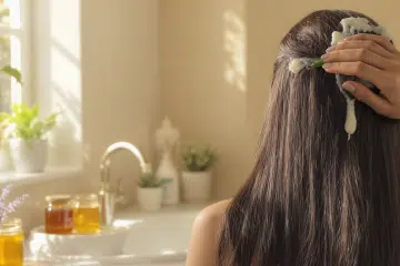 découvrez des astuces simples et naturelles pour faire briller vos cheveux sans produits chimiques. apprenez à utiliser des ingrédients maison pour améliorer la santé et l'éclat de votre chevelure tout en respectant son équilibre naturel.