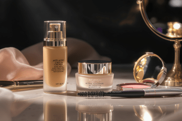 découvrez notre guide sur le maquillage anti-âge et les produits incontournables pour raviver votre éclat. apprenez à choisir les formulations adaptées pour réduire les signes du temps et mettre en valeur votre beauté naturelle.